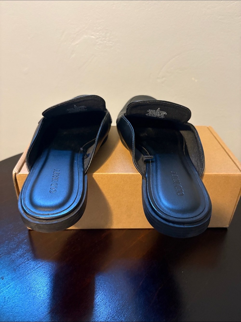 NWOT Women's Old Navy Black Leather Slip-On Mules with Gold Buckle - Size 8 - Picture 5 of 8